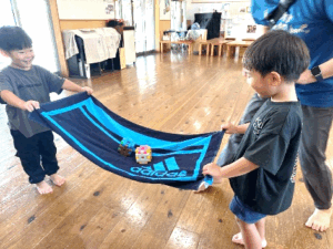 3歳つき組 仲間と一緒に!タオルあそび